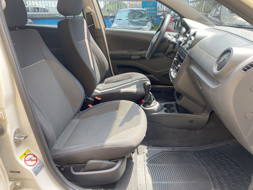 Imagen 22 de 25 de Volkswagwn Gol Comfortline 2013