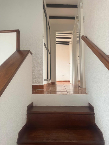 Casa De Dos Pisos