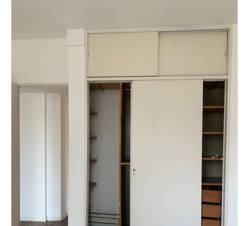 Venta Departamento 2 Ambientes Balcón Corrido Con Cerramiento Vidrio Caballito A 200 Metros Del Parque Centenario Una Cuadra De Av Corrientes Estación Ángel Gallardo Del Subte. Mucha Luminosidad