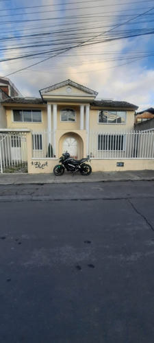 Imagen 10 de 16 de Casa Doble Con 3 Dormitorios Principales Y 3 Baños + Casa De Servicio Con Habitacion Sala Y Baño