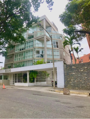 Se Vende Apto 130m2 2h+s/ 3b+s/ 3pe Los Naranjos De Las Mercedes