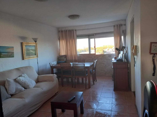 Apto 2 Dormitorios 8vo Piso, Excelente Ubicación
