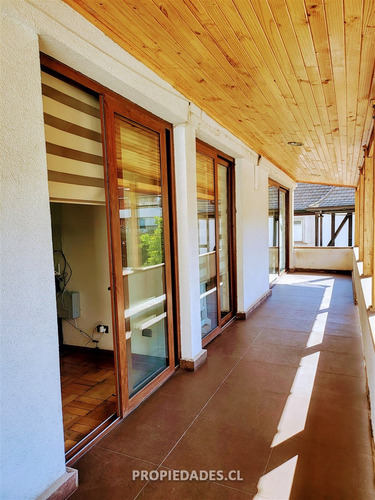Casa En Venta De 5 Dorm. En Providencia Remodelada