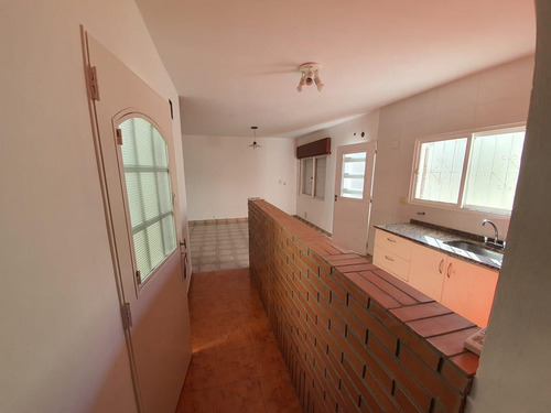 Imagen 5 de 14 de Casa De Pasillo - Con Patio Y Parrillero- Rosario - Triangulo