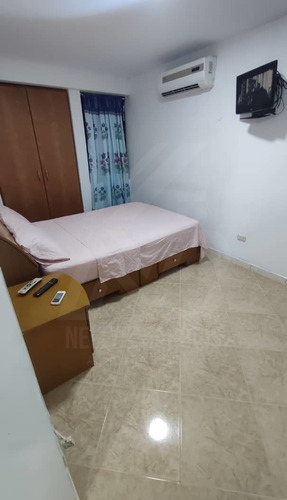Se Alquila Por Dia Apartamento En Colegio De Ingenieros, Edificio De Nueva Data Y Con Gran Accesibilidad