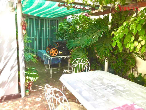 Casa En Venta De 5 Dorm. En Ñuñoa