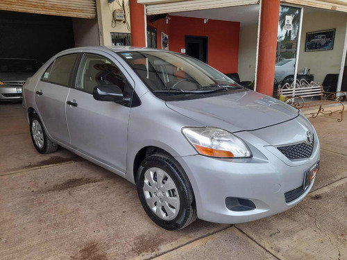 Imagen 1 de 13 de Toyota Yaris 2011 1.5 Sedan Core Aa At