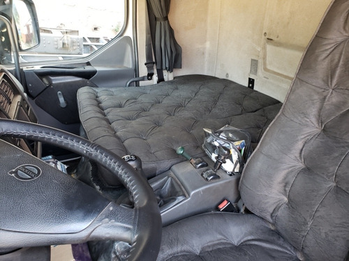 Imagem 10 de 14 de Caminhao Volvo Vm 310 Trucado Bau Frigorifico Em Otimo Estad