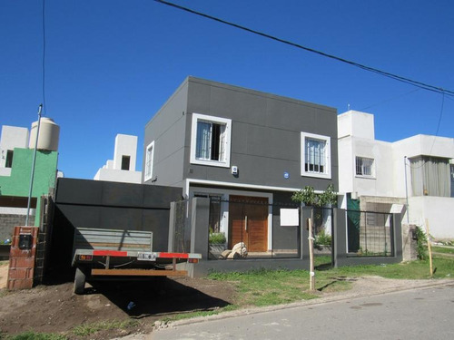 Imagen 1 de 12 de Casa De Tres Dormitorios En La Calera