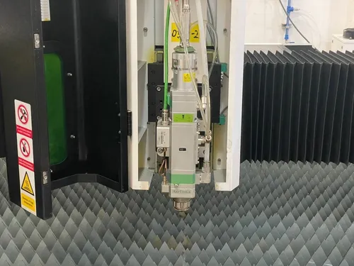 Máquina Láser Fibra Cnc Corte De Metales 1500 X 3000 1500w