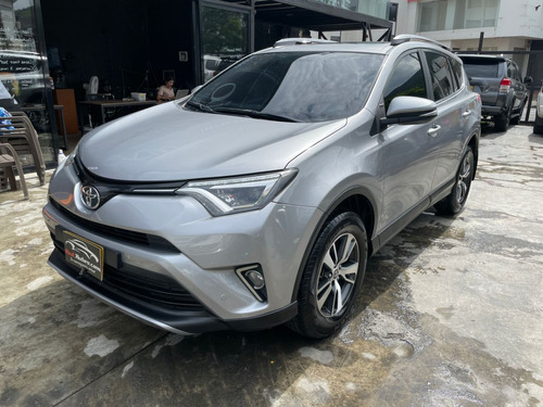 Toyota RAV4 2.0 Street