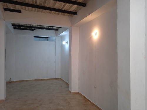 Imagen 6 de 14 de Se Alquila O Vende Hermoso Local Comercial En Sabana Grande. Raymer Ortiz: +58-424-1272602