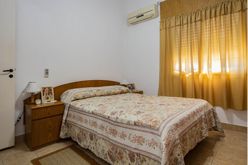 Imagen 10 de 30 de Casa Con Taller-pileta En Venta 5 Amb. La Tablada