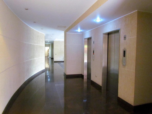 Imagen 12 de 14 de Ramiro E. Ruiz Vende Apto En El Rosal Mls #20-13858