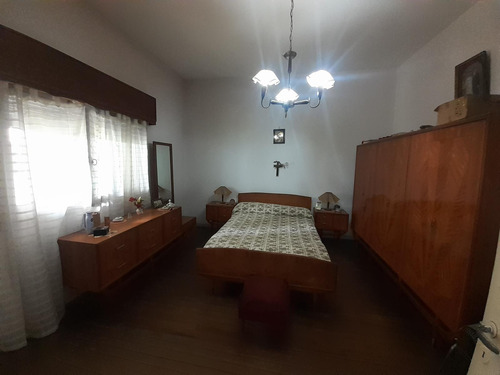Casa A Reciclar En Venta - 2 Dorm - Parque Y Cochera - Lote Propio De 10 X 22 - Apto Credito