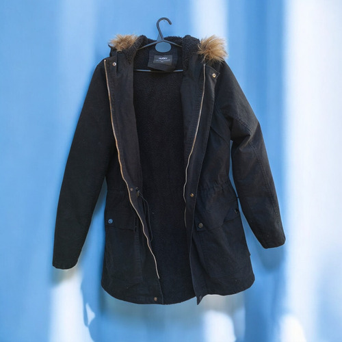 Campera Parka Negra Con Corderito Capucha Piel Hombre S (Usado)