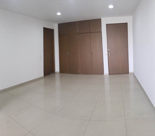 Super Departamento En Calle Cerrada!!