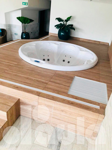 Imagem 5 de 11 de Excelente Apartamento - Guarujá Com 190 Metros - Enseada !!! - 1033-10607