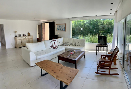 Excepcional Casa De Dos Plantas En El Coraozn De La Peninsula!- Ref: 2801