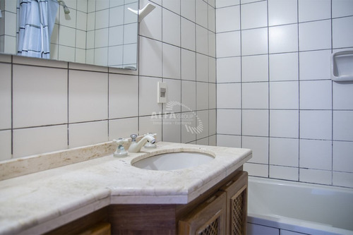 Imagen 10 de 18 de Apartamento De 3 Dormitorios Con Parrillero En Venta, Edif. Cap Breton. Playa Mansa.
