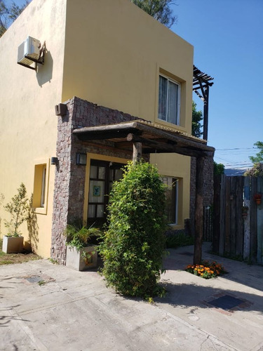 Imagen 1 de 19 de Excelente Casa A La Venta De 4 Ambientes En El Barrio Las Magnolias