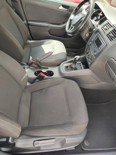 Volkswagen Jetta 2.0 Live At