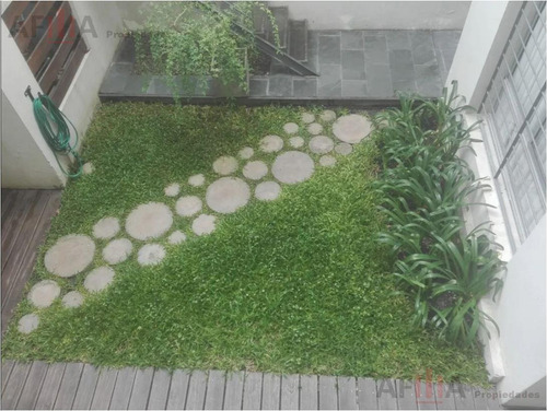Venta Casa Dos Dormitorios Duplex Patio Parrillero Con Renta Centro Montevideo
