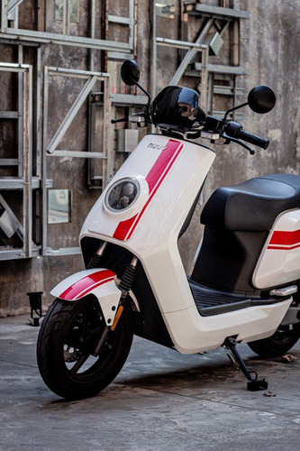 Imagen 4 de 15 de Moto Electrica Scooter Nuuv Ngt Bosch Litio Panasonic