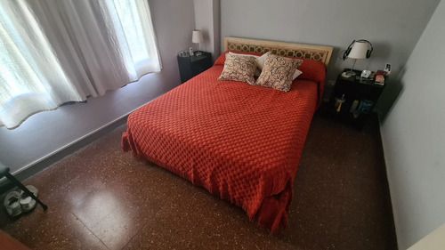 En Venta En El Palomar, En Planta Baja Hermosa Propiedad De 4 Ambientes Con 2 Baños, Living Comedor; Cocina Comedor; Tres Dormitorios Garage Y Fondo. F: 8498