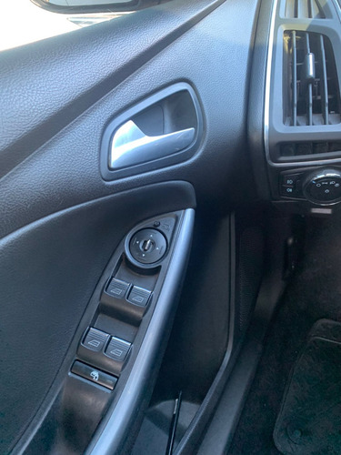 Imagen 14 de 18 de Ford Focus 4p 2.0l N Mt Titanium