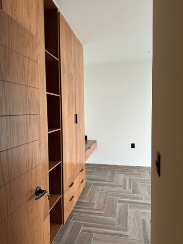 Excelenta Casa En Lomas, Calidad Y Ubicacion Excelente. Oportunidad