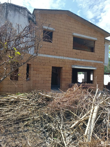 Casa En Venta En Obra Gris, Tetela Del Monte Con 3 Rec. Y Jacuzzi... 2,600,000