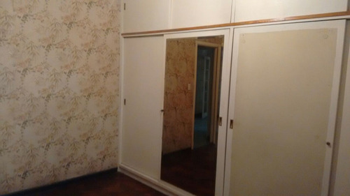 Vende Departamento Con 3 Dormitorios.