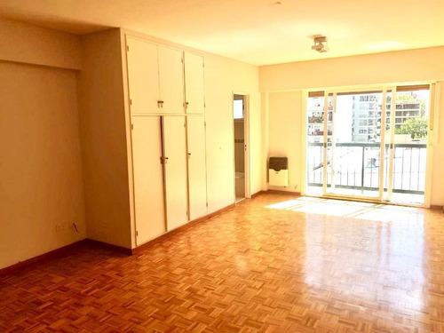 Imagen 2 de 9 de Venta De Departamento En Av. Chenault 1700, Las Cañitas, Belgrano.