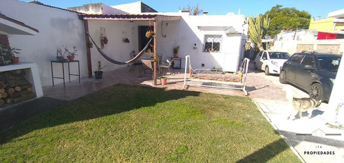 Imagen 4 de 14 de Casa En Venta 4 Ambientes Con Fondo - Montevideo