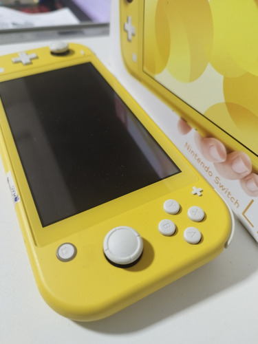 Nintendo Switch Lite Amarelo Destravado + 10 Jogos Digitais Amarelo (Usado)