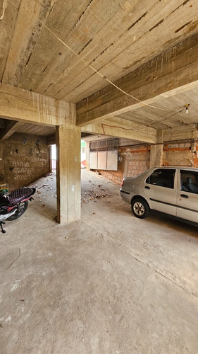 Prédio Com Três Apartamentos Por R$650.000,00