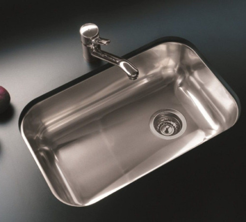 Pileta de cocina simple Johnson Acero 430 ZZ 52/18 de acero inoxidable 430 pulido standard 32 cm x 52 cm x 18 cm