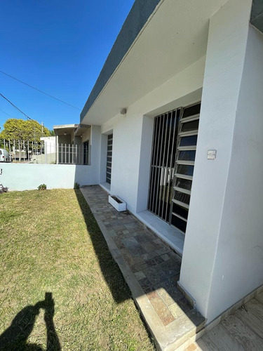 Venta Casa De 3 Dormitorios En B° Los Naranjos