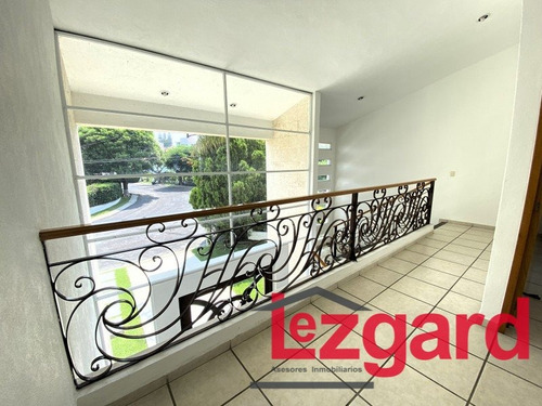 Encuentra Confort Y Estilo: Casa Seminueva En Lomas De Cocoyoc