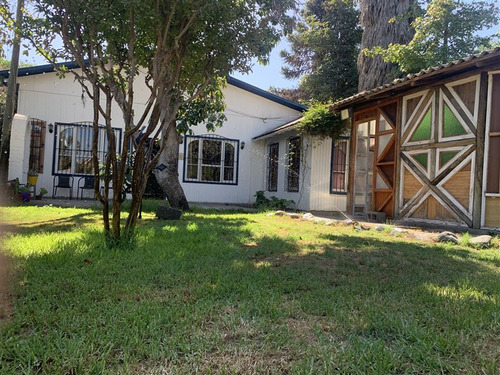 Casa En Venta De 4 Dorm. En Isla De Maipo