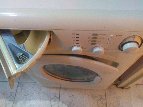 Lavasecarropas Ariston, Modelo Aml 81 Funciona Con Ruido