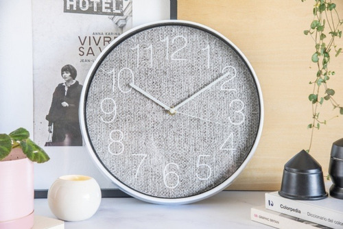 Imagen 2 de 2 de Reloj Pared Pl. Mco Blanco Fdo Gris 30cm Diam. Num Gr.