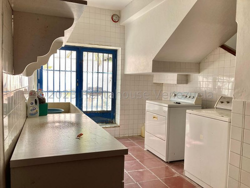 Espectacular Casa En Venta, Ubicada En Calle Cerrada Altamira Mls #23-28792