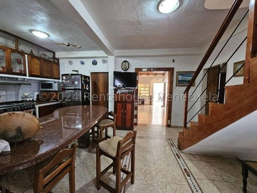 Gbf 25-15344 Turmero Centro Vendo Bella Casa Con Terreno Contácteme Ya.