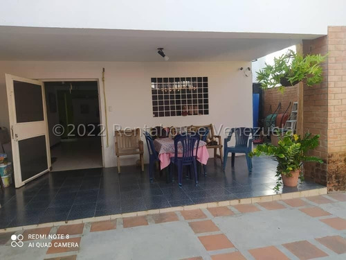 Imagen 5 de 17 de Marol Rentahouse Vende Casa En La Trigaleña Valencia 22-22375