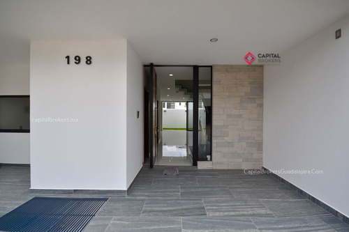 Casa De Lujo Nueva En Venta En Solares Zona Real