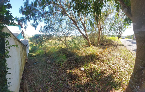 Terreno Com Fundo Para A Represa