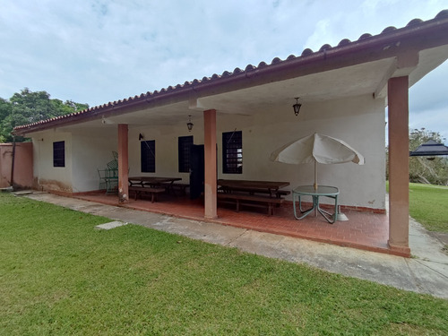 Venta De Finca En Aguirre, Montalbán - 1631 Inmobiliaria Maggi.