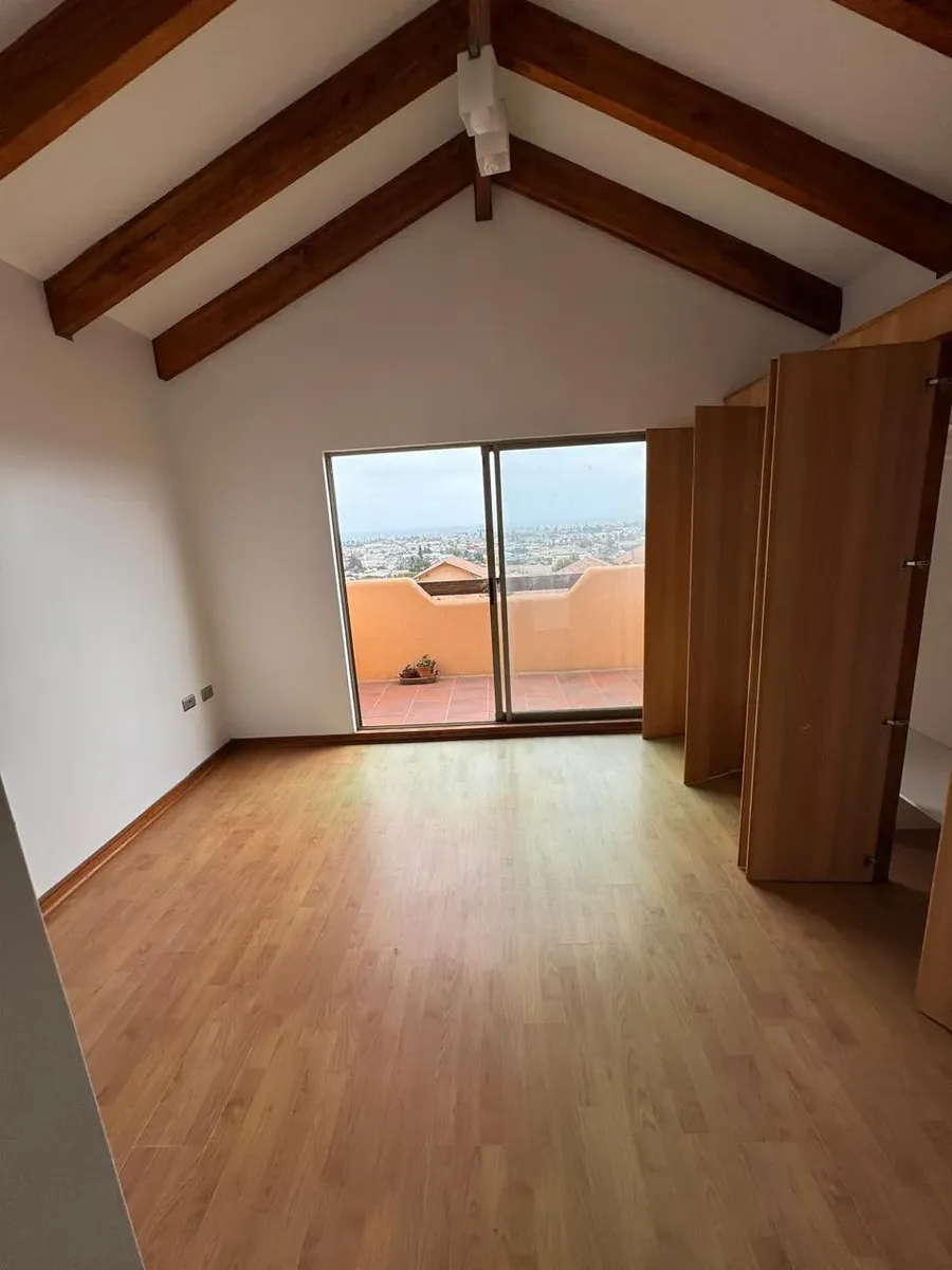 Imagen 3 de 22 de Casa Amplia Y Soleada Con Vista Al Mar
